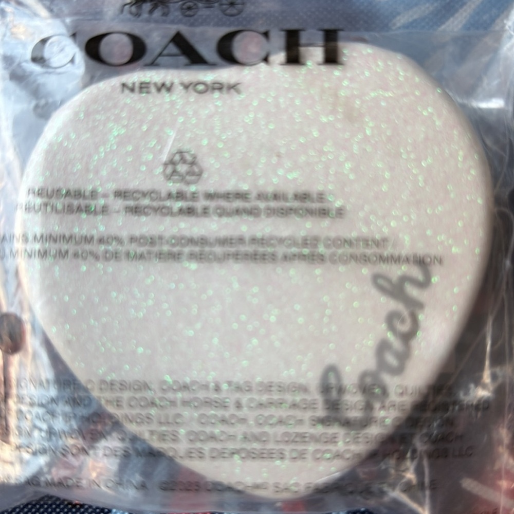🪞🤍🪞Coach Glittery White Heart Compact Mirror 🪞🤍🪞 NWT 🪞🤍🪞 - Picture 14 of 16